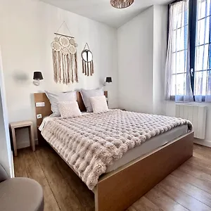  Apartment 3 Pieces Vue A Proximite Des Parfumeries France